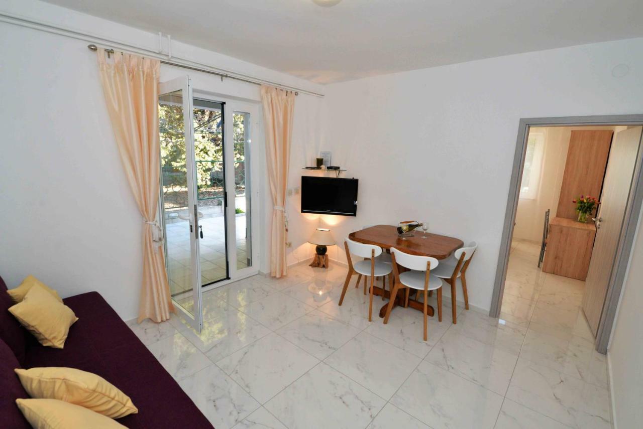 Apartmani Dora ムルテル エクステリア 写真