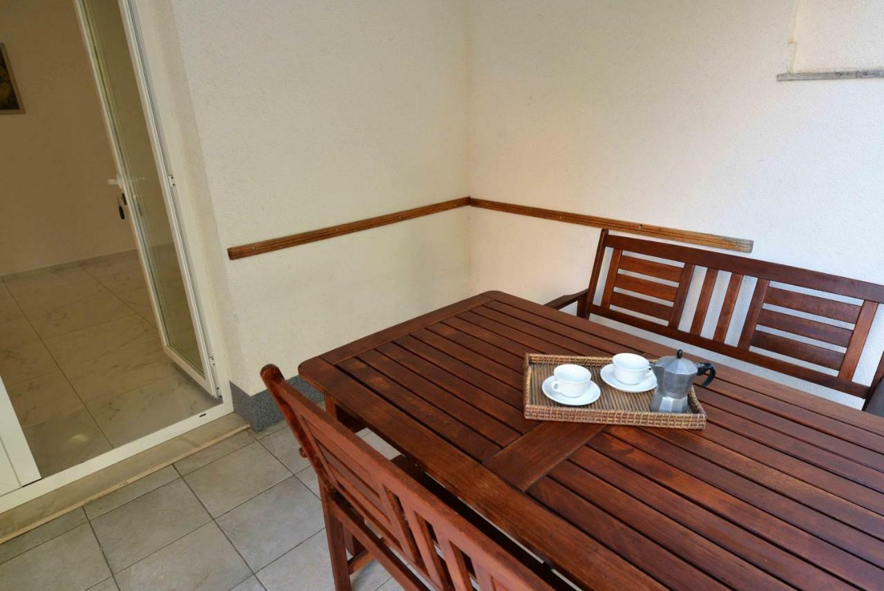 Apartmani Dora ムルテル エクステリア 写真
