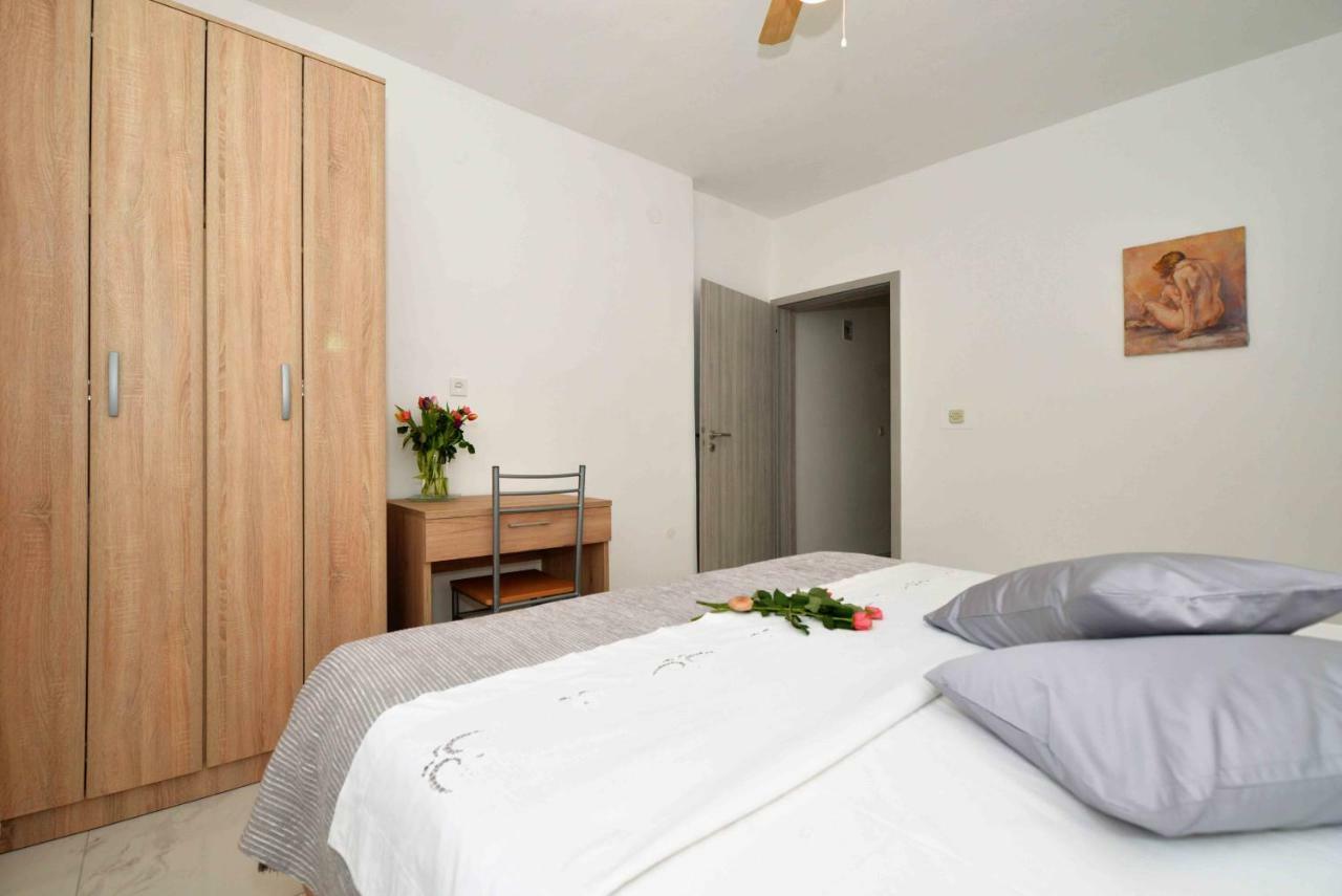 Apartmani Dora ムルテル エクステリア 写真