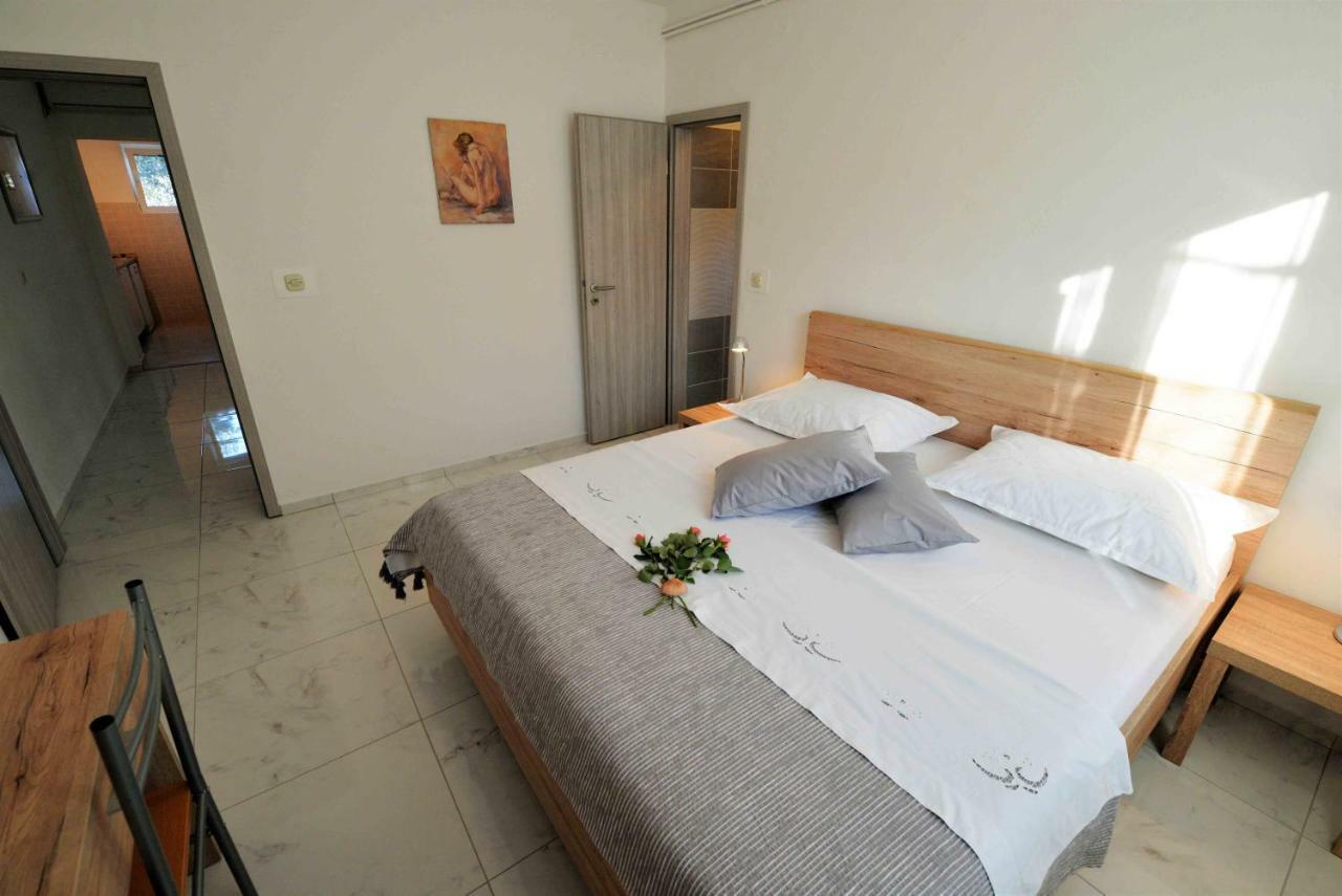Apartmani Dora ムルテル エクステリア 写真