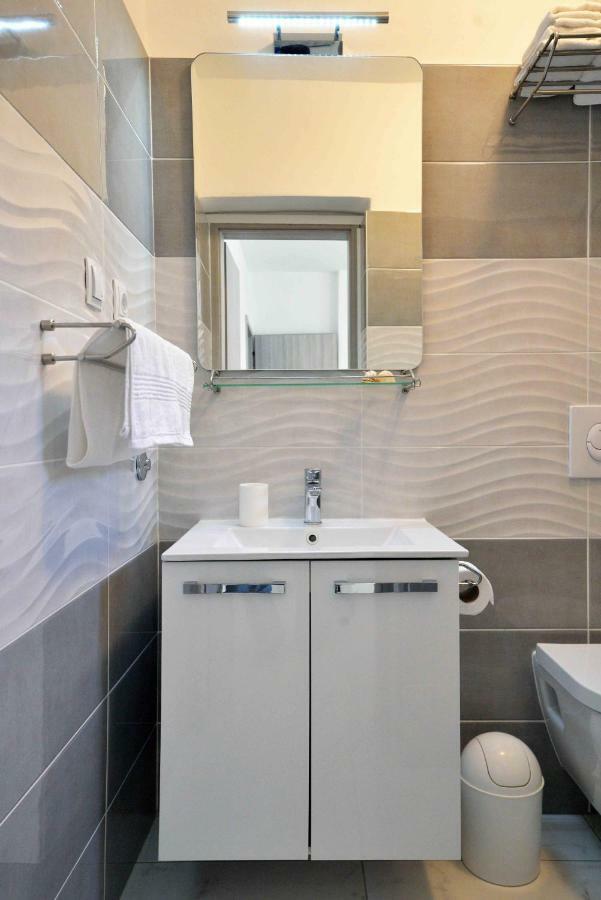 Apartmani Dora ムルテル エクステリア 写真