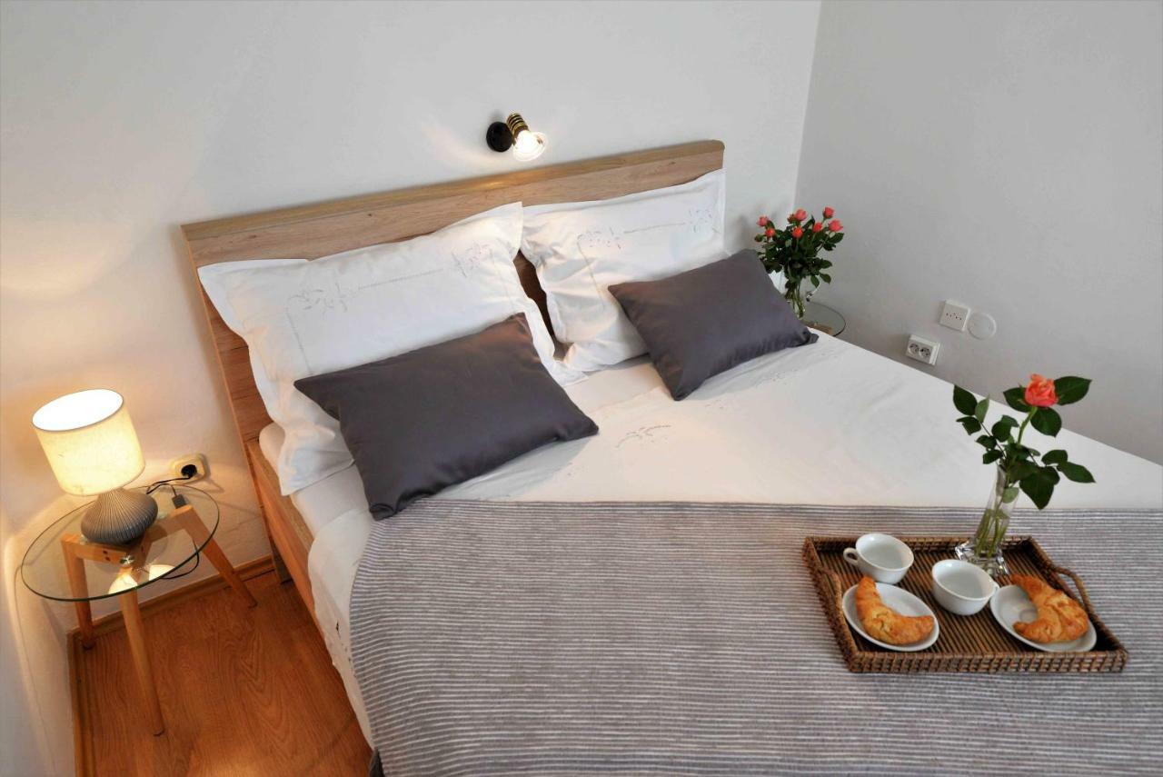 Apartmani Dora ムルテル エクステリア 写真