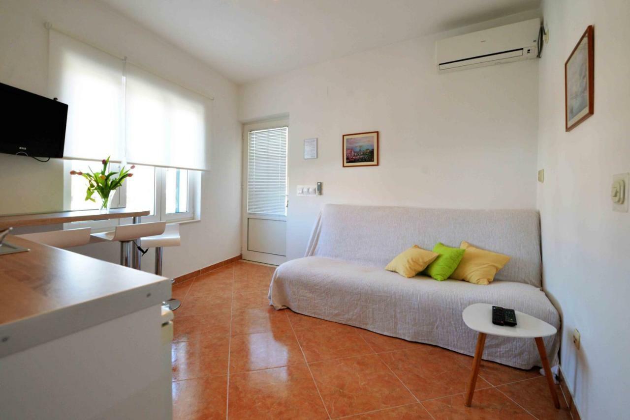 Apartmani Dora ムルテル エクステリア 写真