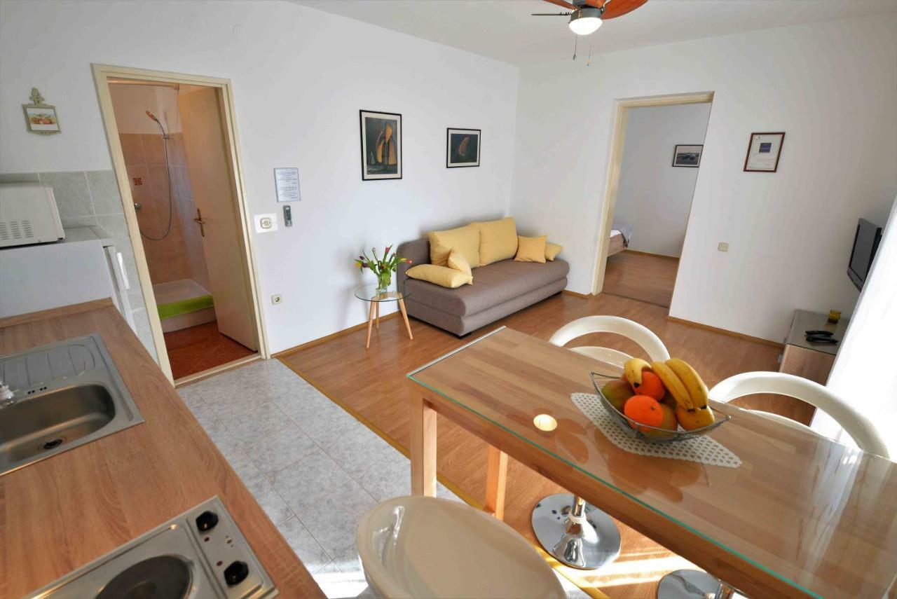 Apartmani Dora ムルテル エクステリア 写真
