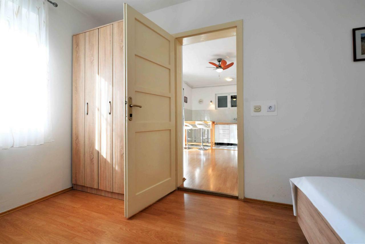 Apartmani Dora ムルテル エクステリア 写真