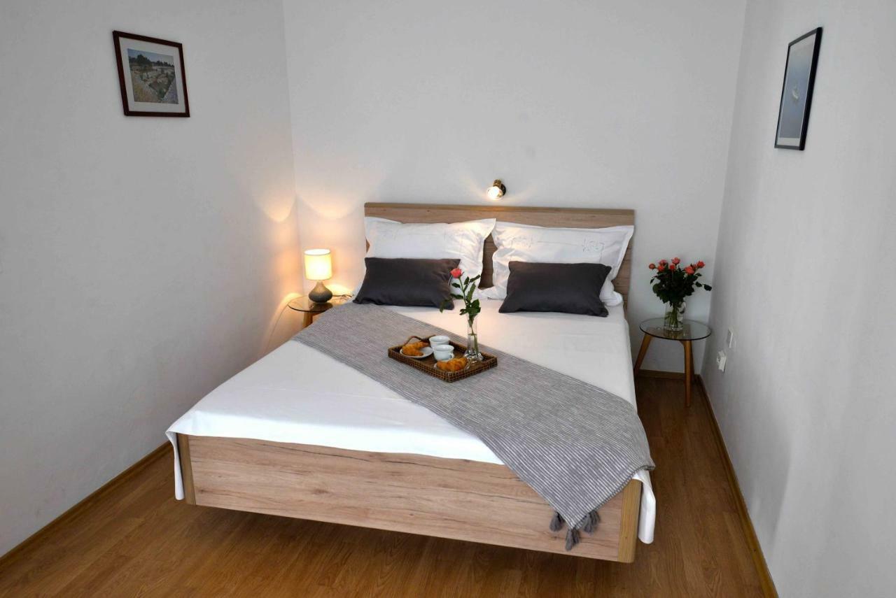 Apartmani Dora ムルテル エクステリア 写真