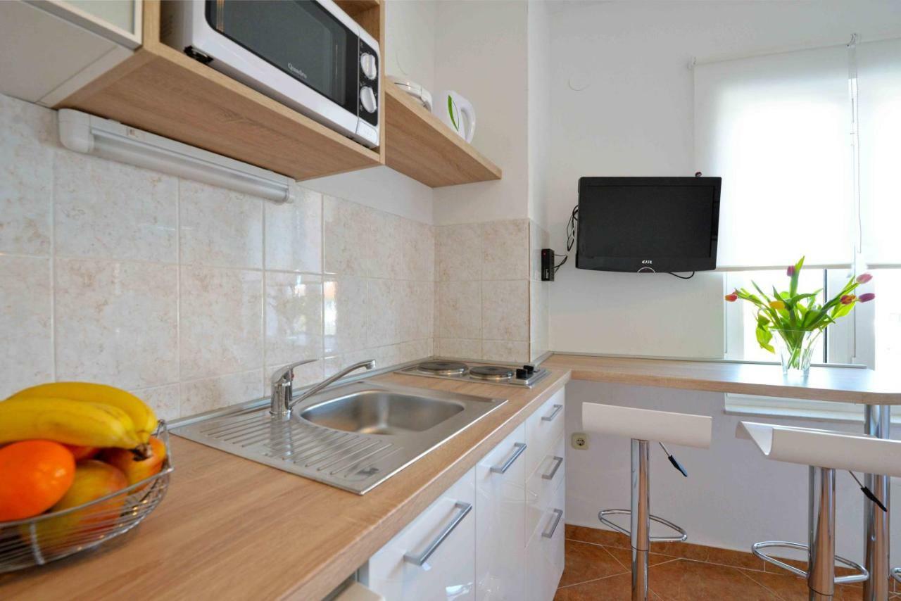Apartmani Dora ムルテル エクステリア 写真