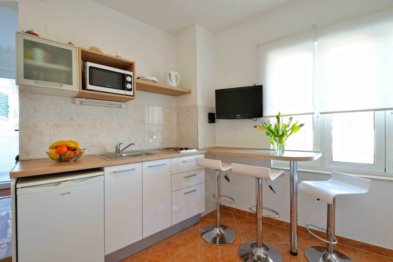 Apartmani Dora ムルテル エクステリア 写真