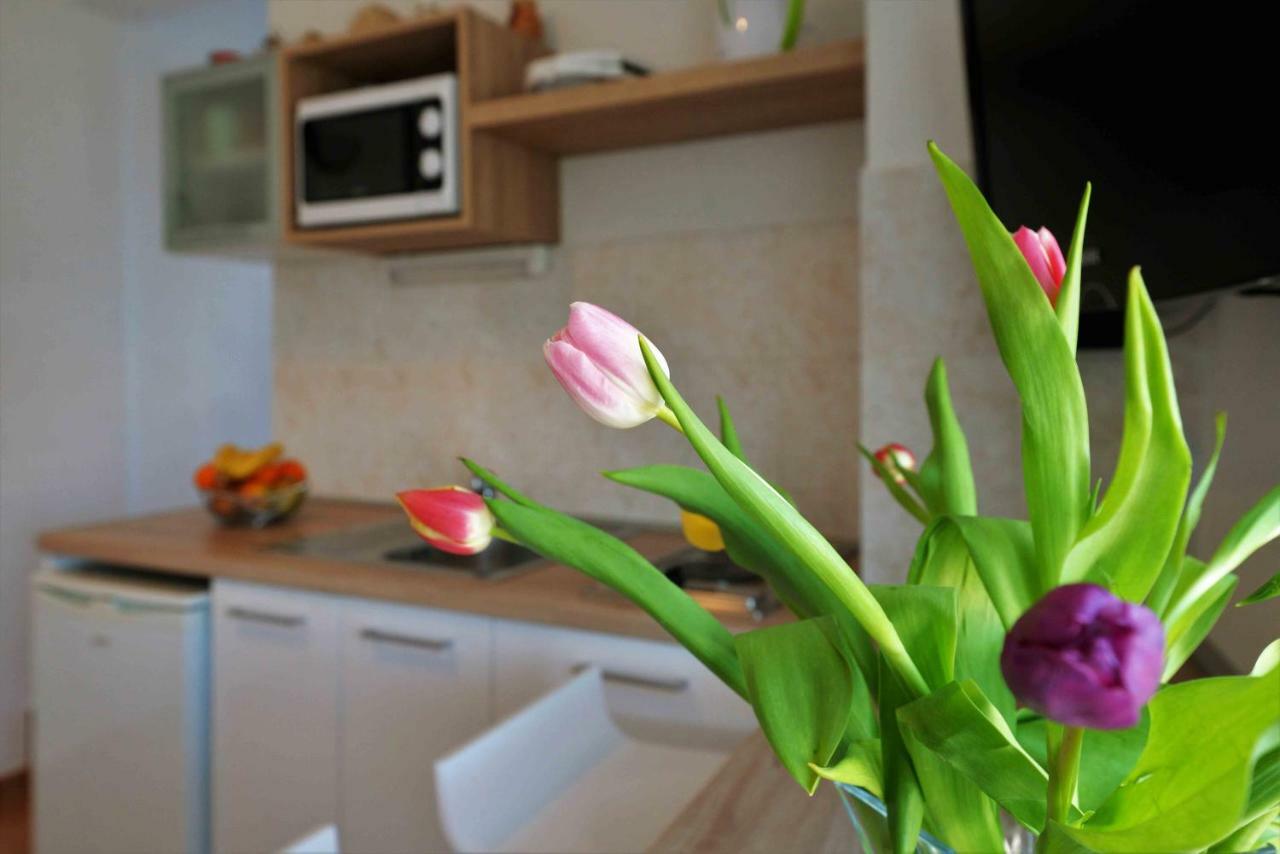 Apartmani Dora ムルテル エクステリア 写真