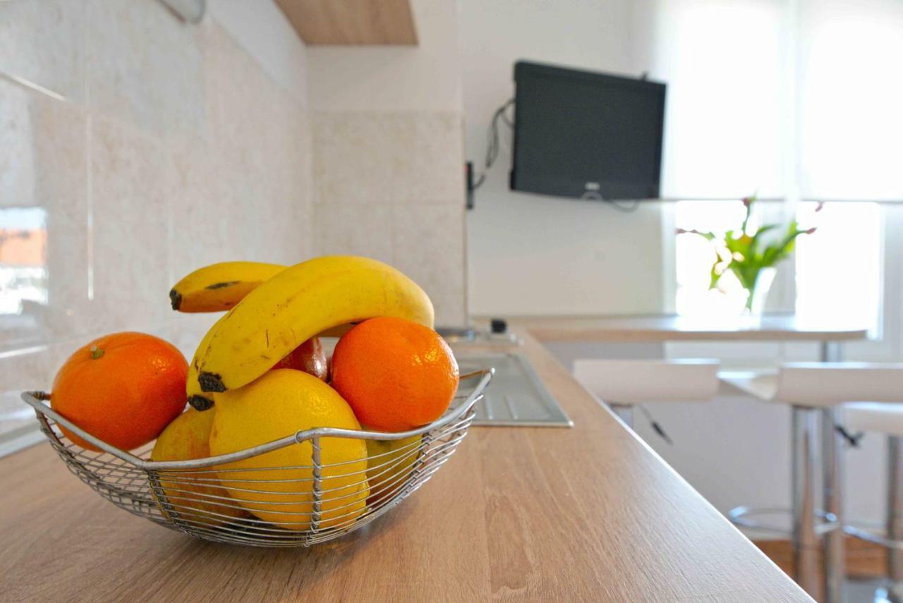 Apartmani Dora ムルテル エクステリア 写真