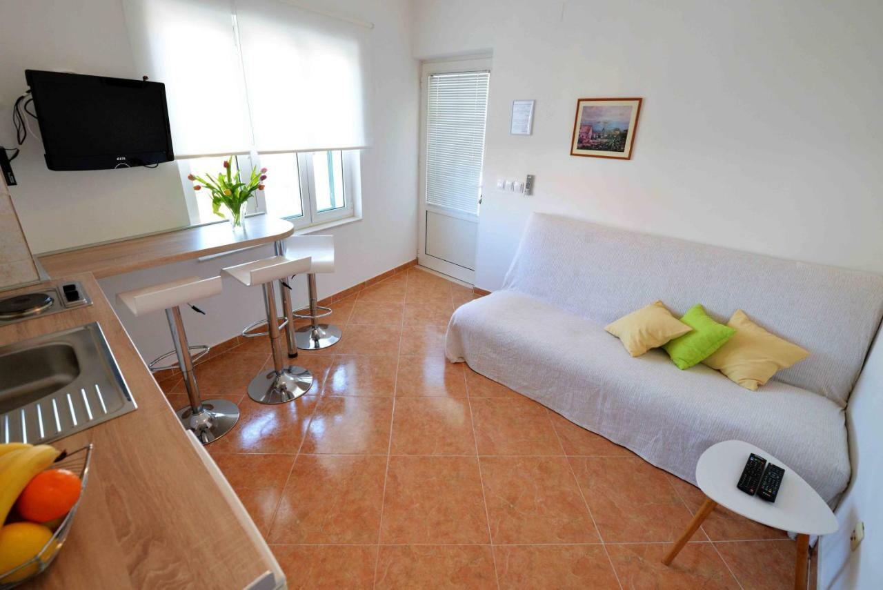 Apartmani Dora ムルテル エクステリア 写真