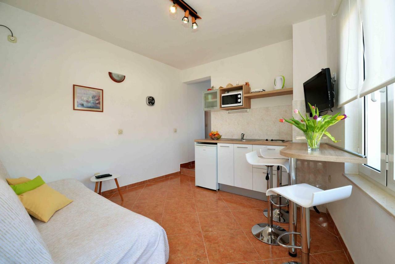 Apartmani Dora ムルテル エクステリア 写真